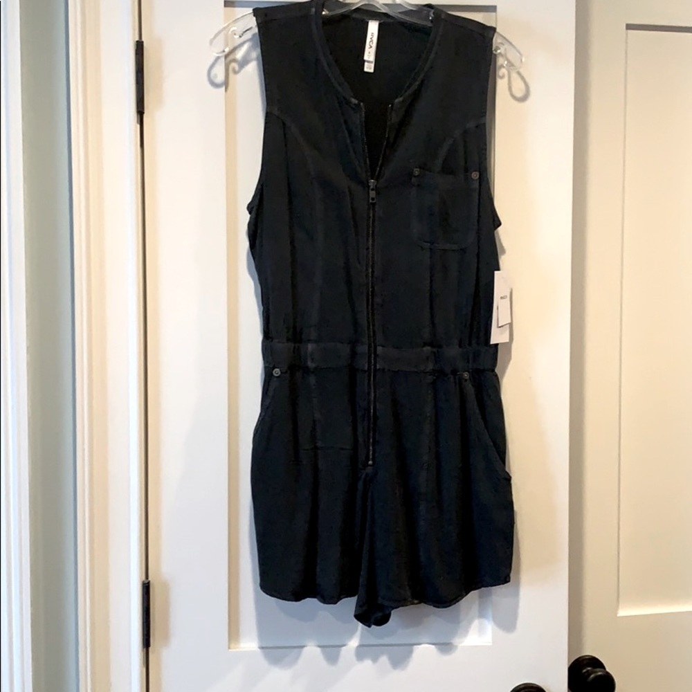 RVCA HITCHED BLACK ROMPER (So Cute)!!